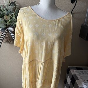 Torrid Woman’s Plus Yellow Geometric Patterned Top Blouse 4X